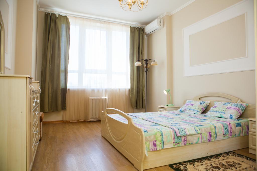 Apartment In 2 Min From Poznyaky Metro Station Kiev Exterior foto