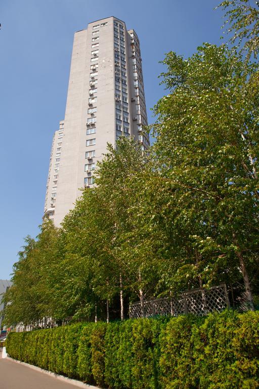 Apartment In 2 Min From Poznyaky Metro Station Kiev Exterior foto